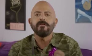 Jackson Galaxy has the worst facial hair of any human but knows all about play therapy